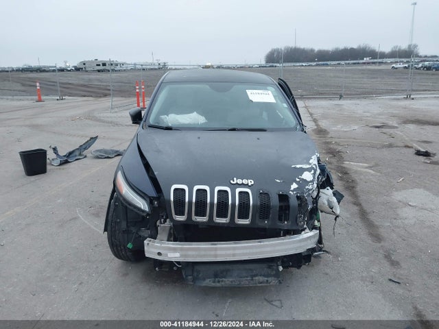 1C4PJMAB2GW117007 Jeep Cherokee Sport