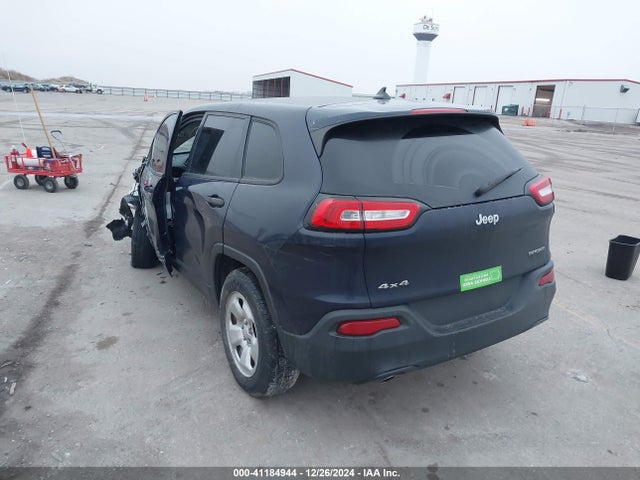 1C4PJMAB2GW117007 Jeep Cherokee Sport