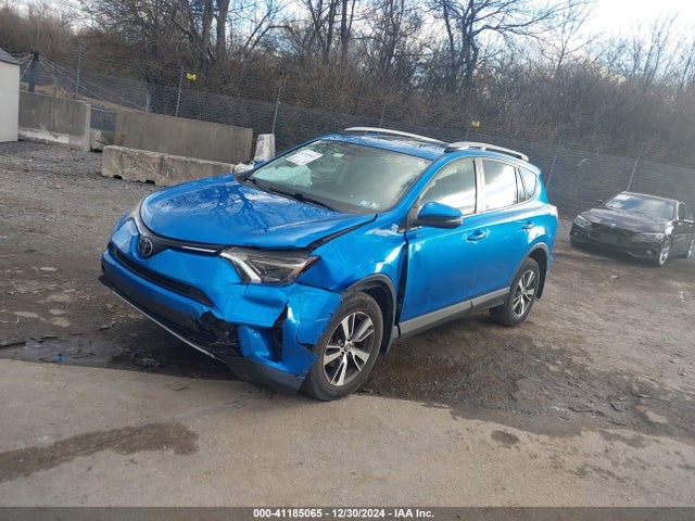 Toyota Rav4 Xle 2017 JTMRFREV0HJ120868 Image 2