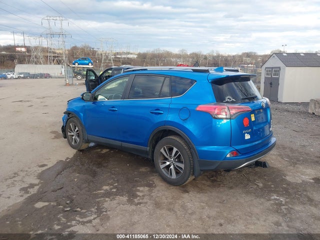 Toyota Rav4 Xle 2017 JTMRFREV0HJ120868 Image 3