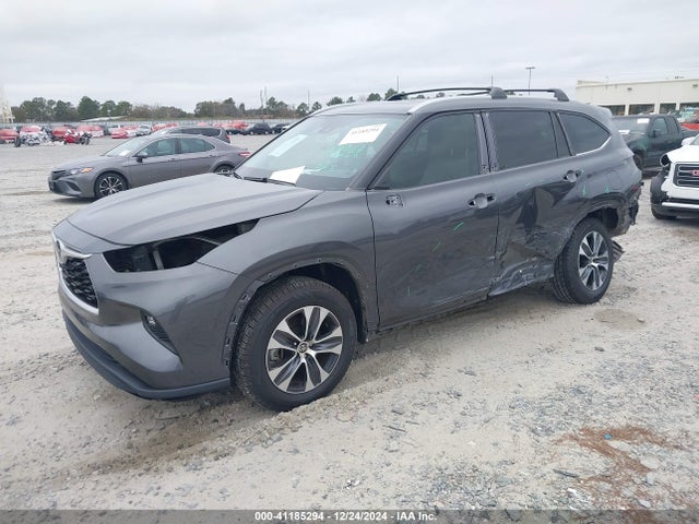 Toyota Highlander Xle 2022 5TDGZRAH2NS550219 Image 2