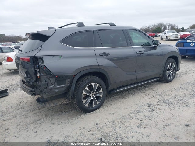 Toyota Highlander Xle 2022 5TDGZRAH2NS550219 Image 4