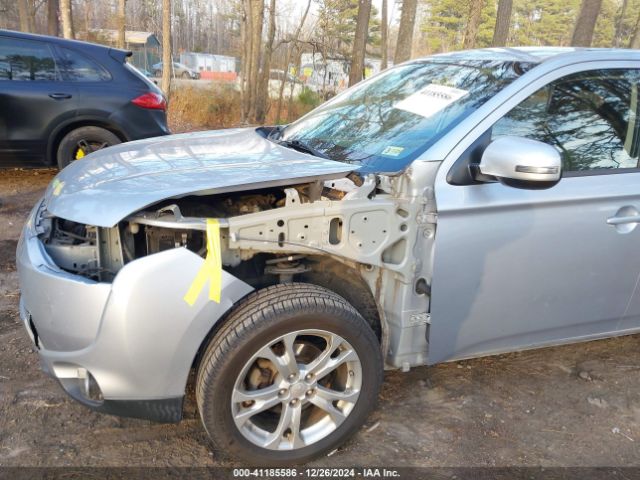 JA4AD3A38EZ018276 Mitsubishi Outlander Se
