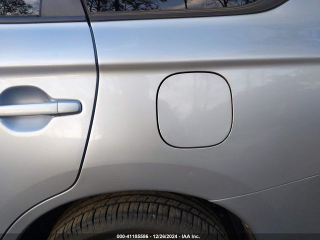 JA4AD3A38EZ018276 Mitsubishi Outlander Se
