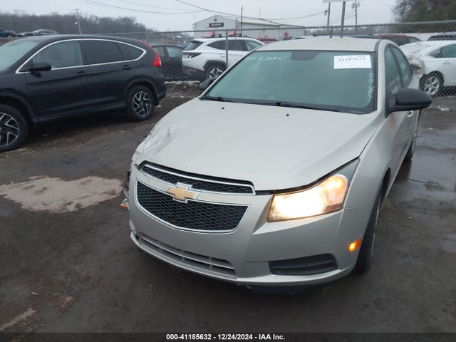 Chevrolet Cruze Ls Auto 2014 1G1PA5SG8E7429588 Image 2
