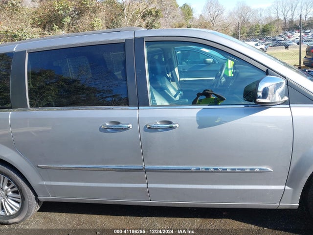 2C4RC1CG8GR188702 Chrysler Town & Country Touring-l Anniversary Edition