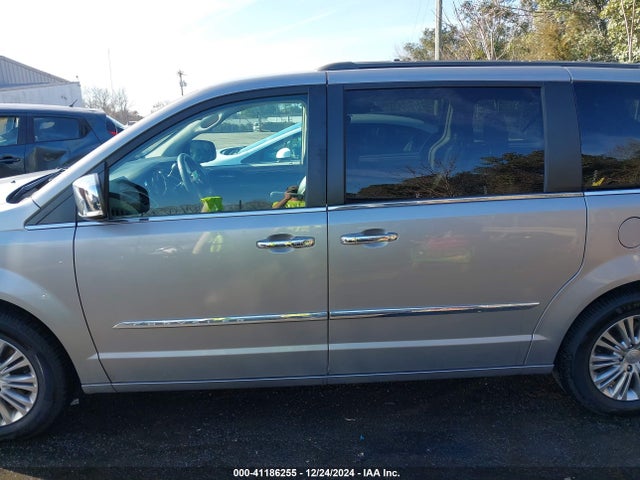 2C4RC1CG8GR188702 Chrysler Town & Country Touring-l Anniversary Edition