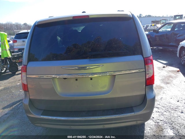 2C4RC1CG8GR188702 Chrysler Town & Country Touring-l Anniversary Edition