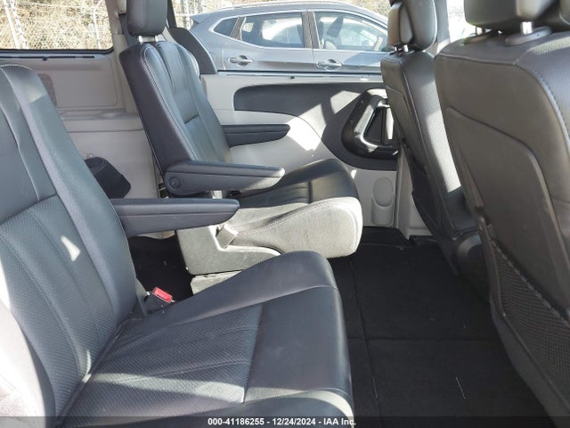 2C4RC1CG8GR188702 Chrysler Town & Country Touring-l Anniversary Edition