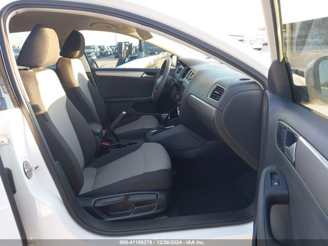Продажа на аукционе авто 2018 Volkswagen Jetta 1.4t S, vin: 3VW2B7AJ1JM207687, номер лота: 41186279