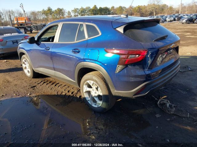 2024 CHEVROLET TRAX KL77LFE24RC213903 Photo 2