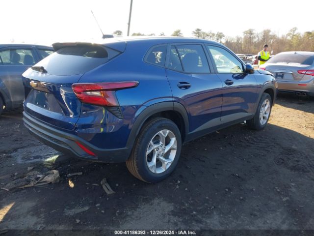 2024 CHEVROLET TRAX KL77LFE24RC213903 Photo 3