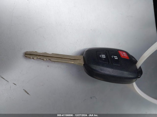 JTDKDTB33E1575118 Toyota Prius C One
