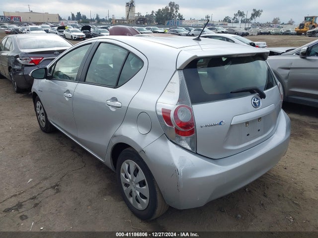 JTDKDTB33E1575118 Toyota Prius C One