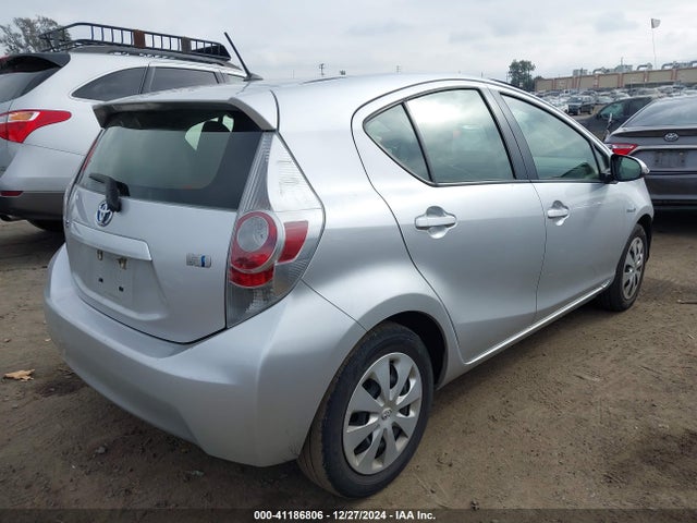 JTDKDTB33E1575118 Toyota Prius C One