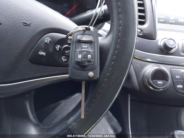 Chevrolet IMPALA 1LT 2017 2G1105S33H9105411 Image 11