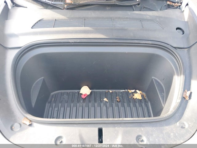 2023 TESLA MODEL Y 7SAYGDEE2PA155638 Photo 9