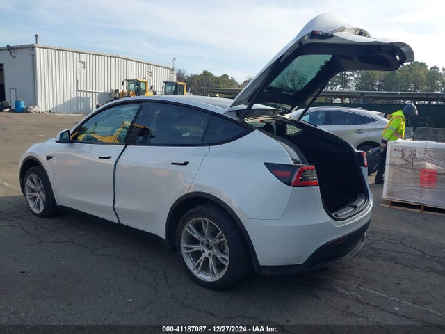 2023 TESLA MODEL Y 7SAYGDEE2PA155638 Photo 2