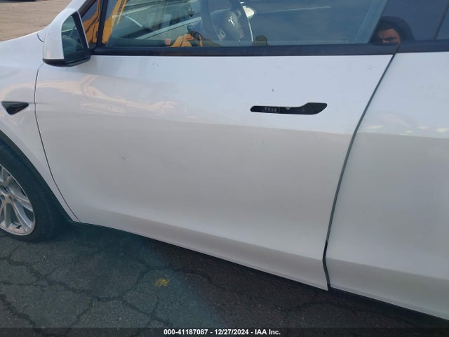 2023 TESLA MODEL Y 7SAYGDEE2PA155638 Photo 5
