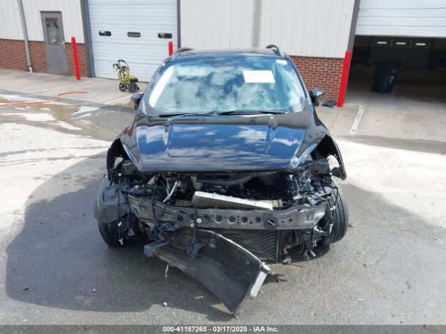 1FMCU9HD9JUD17181 Ford ESCAPE SEL