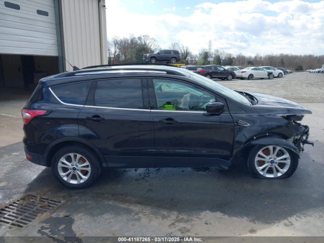 1FMCU9HD9JUD17181 Ford ESCAPE SEL