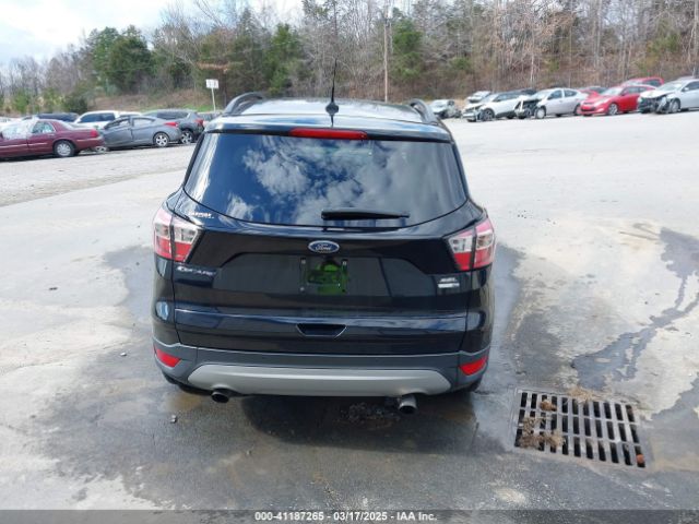 1FMCU9HD9JUD17181 Ford ESCAPE SEL