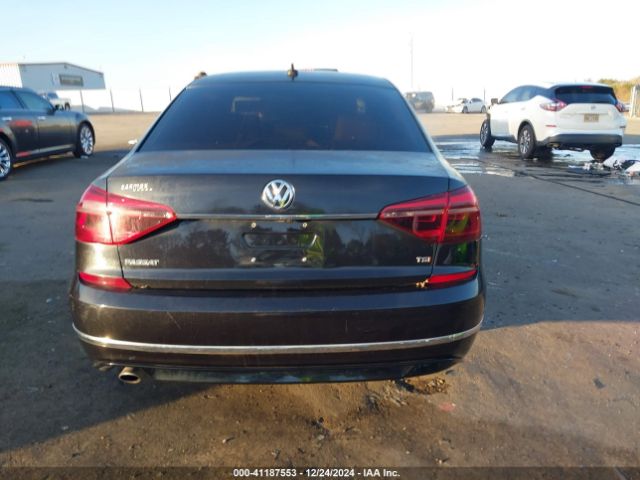 1VWDT7A3XHC048445 Volkswagen Passat 1.8t R-line