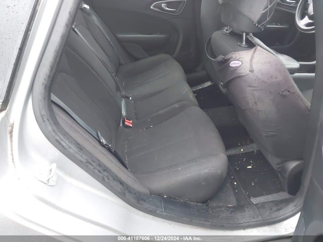 1C3CCCFB2FN671457 Chrysler 200 LX