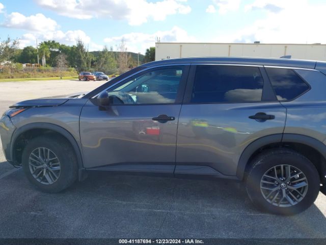 5N1AT3AA9MC795814 Nissan Rogue S Fwd