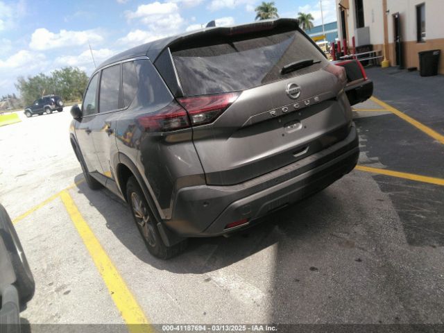 5N1AT3AA9MC795814 Nissan Rogue S Fwd