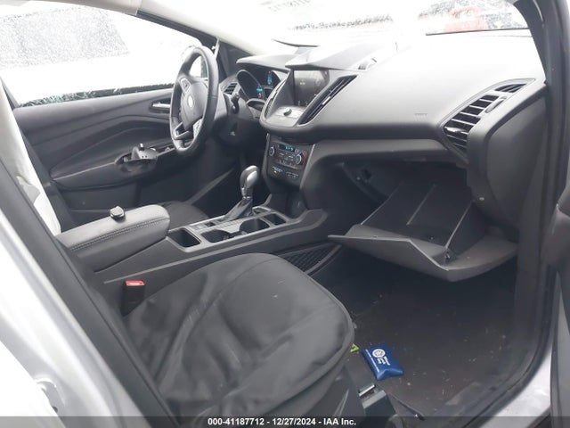 1FMCU9HD6KUA24047 Ford ESCAPE SEL