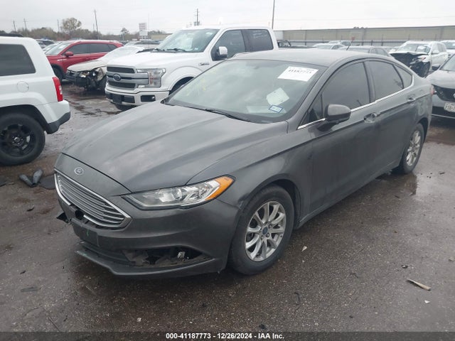Ford FUSION S 2017 3FA6P0G70HR175133 Image 2
