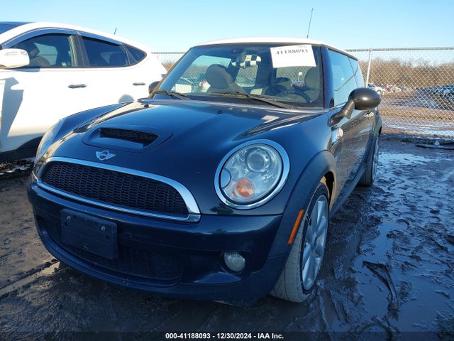 2007 MINI COOPER S WMWMF73587TL86852 Photo 1