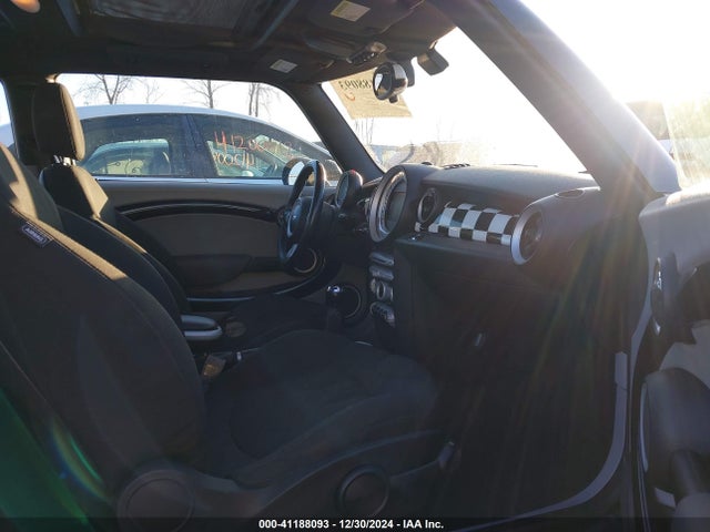 2007 MINI COOPER S WMWMF73587TL86852 Photo 4