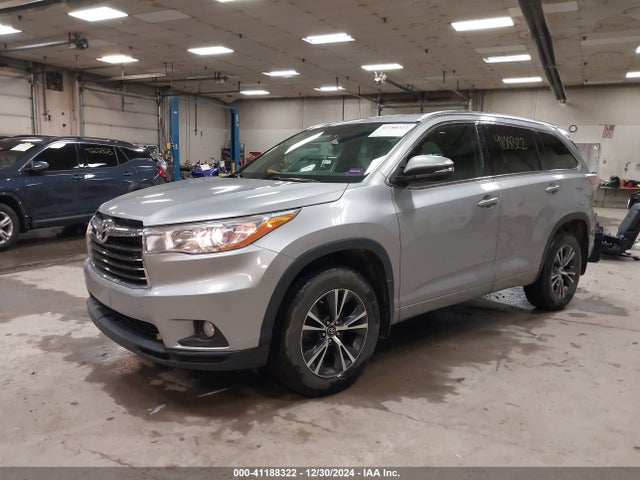 Toyota Highlander Xle V6 2016 5TDJKRFH6GS334525 Image 2