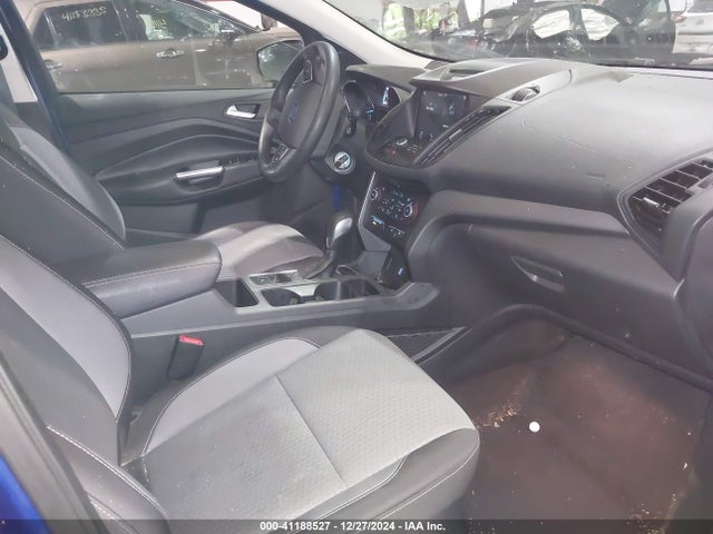 1FMCU9GDXJUA18767 Ford ESCAPE SE
