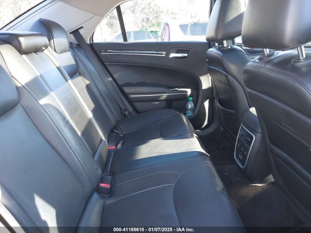 2C3CCAKG0HH565493 Chrysler 300c Awd