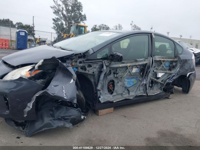 JTDKN3DU8F0399211 Toyota Prius Two