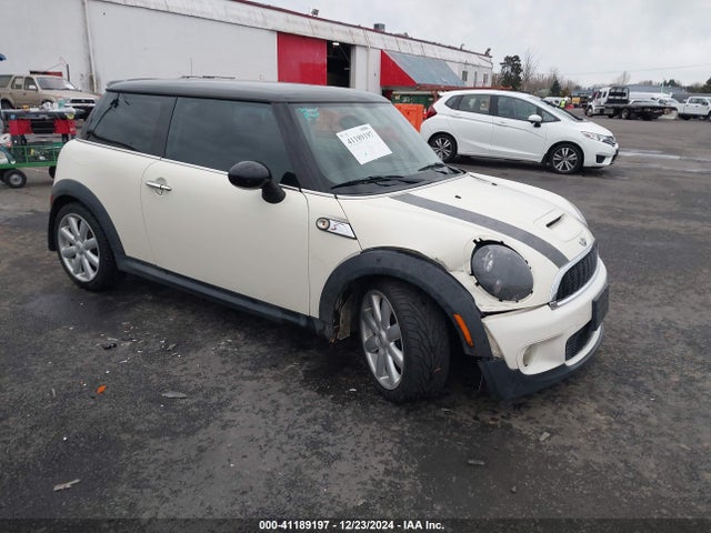 2009 MINI COOPER S WMWMF73519TW84372 Photo 0