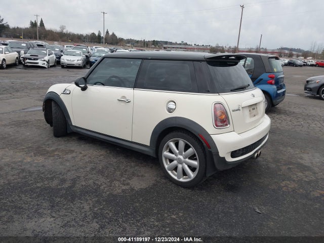 2009 MINI COOPER S WMWMF73519TW84372 Photo 2