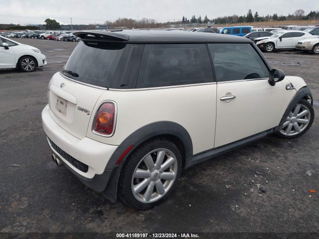 2009 MINI COOPER S WMWMF73519TW84372 Photo 3