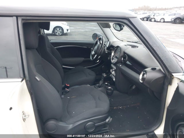 2009 MINI COOPER S WMWMF73519TW84372 Photo 4