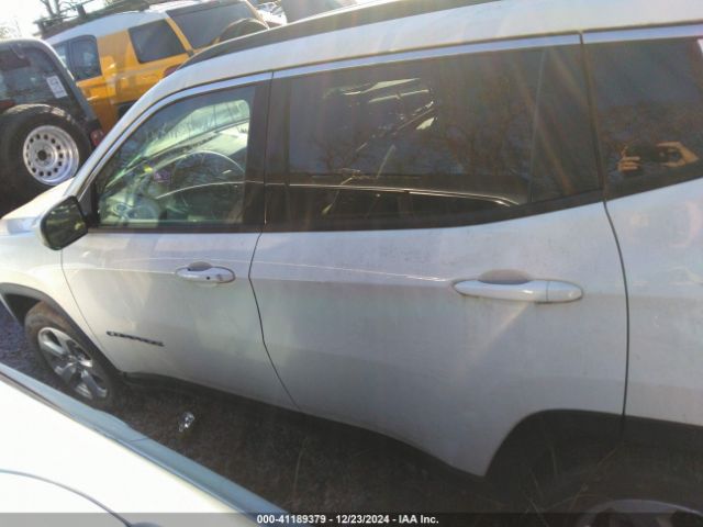 3C4NJDBB9KT671925 Jeep Compass Latitude 4x4