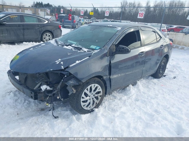 Toyota COROLLA LE 2018 2T1BURHE9JC966081 Image 2