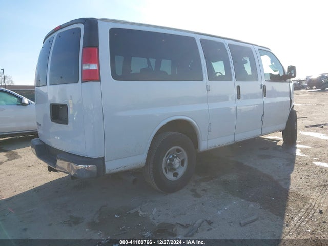 1GAWGFFG7J1221547 Chevrolet Express 2500 Lt