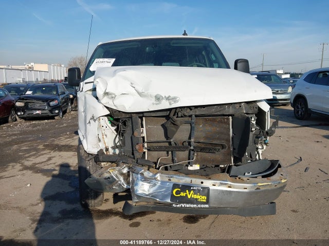 1GAWGFFG7J1221547 Chevrolet Express 2500 Lt