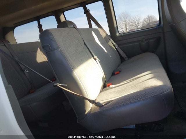 1GAWGFFG7J1221547 Chevrolet Express 2500 Lt