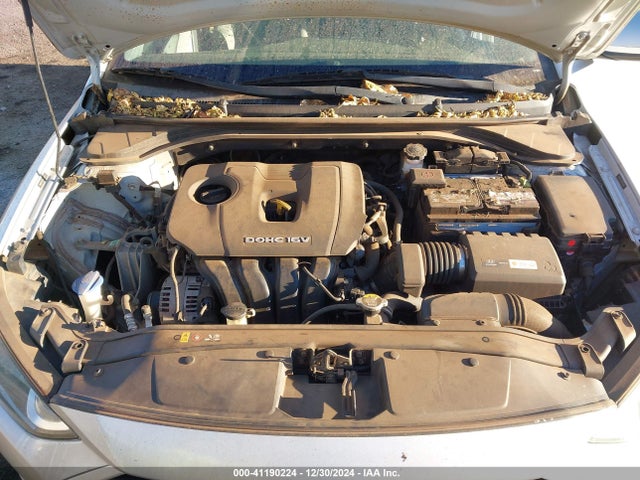 Hyundai ELANTRA SE 2017 5NPD74LFXHH153679 Image 10