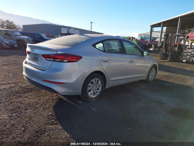 Hyundai ELANTRA SE 2017 5NPD74LFXHH153679 Image 4