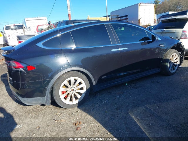 2017 TESLA MODEL X 5YJXCDE4XHF055805 Photo 3